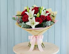 Букет цветов из:  Лилии и Розы в Чограйском