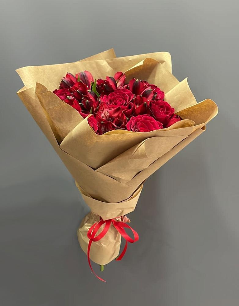 Букет цветов из: Альстромерии и Розы в Чограйском