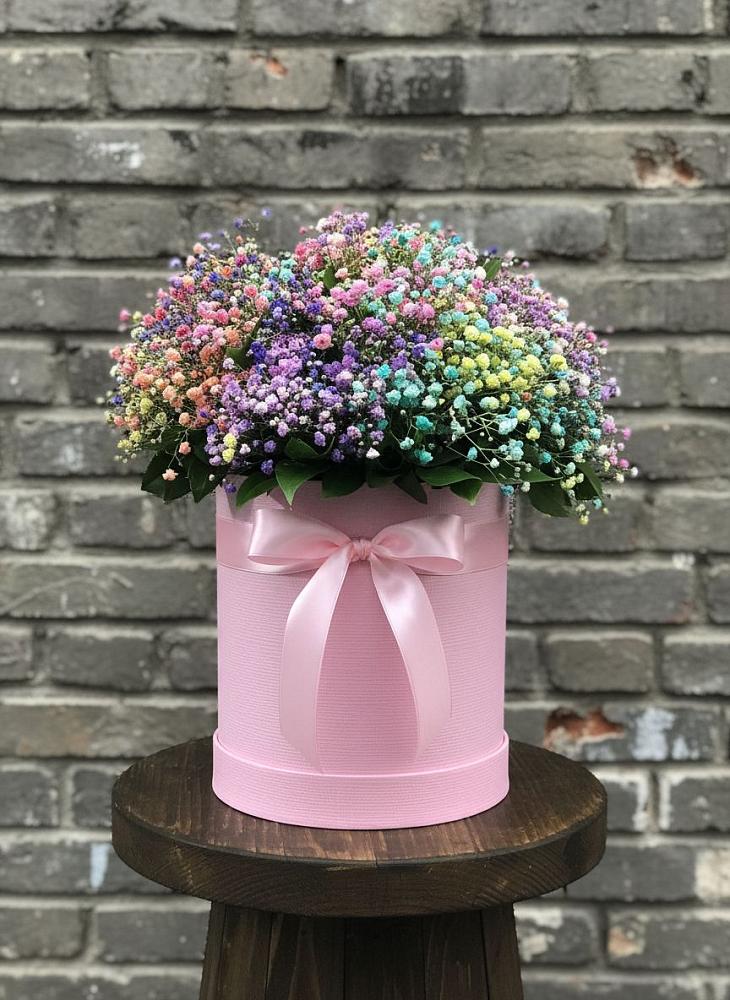 Цветочная композиция из Гипсофила и Розы в шляпной коробке в Чограйском