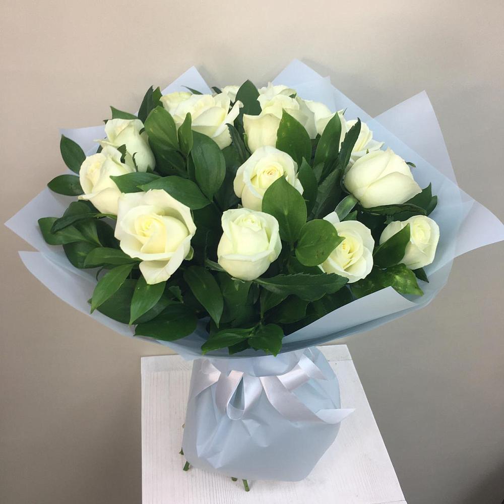 Букет 15 Белых роз Проуд в Чограйском