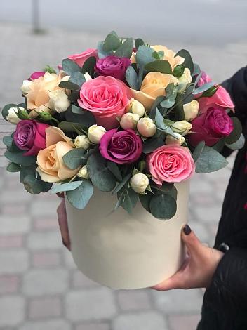 Цветочная композиция из Розы в шляпной коробке в Чограйском
