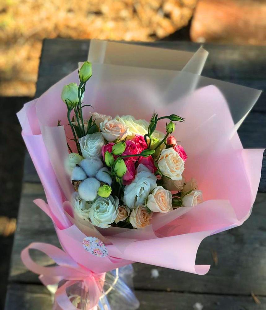 Букет цветов из: Розы и Лизиантусы в Чограйском