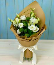 Букет цветов из:  Хризантемы и Лизиантусы в Чограйском