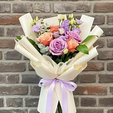 Букет цветов из:  Лизиантусы и Розы в Чограйском