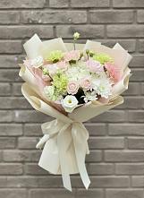 Букет цветов из:  Гвоздики, Розы, Лизиантусы и Хризантемы #REPLACE_PRED# Чограйском