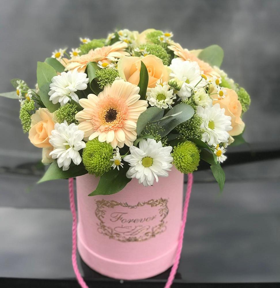 Цветочная композиция из Розы, Герберы и Хризантемы в шляпной коробке в Чограйском