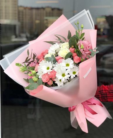 Букет цветов из: Розы, Лизиантусы и Хризантемы в Чограйском