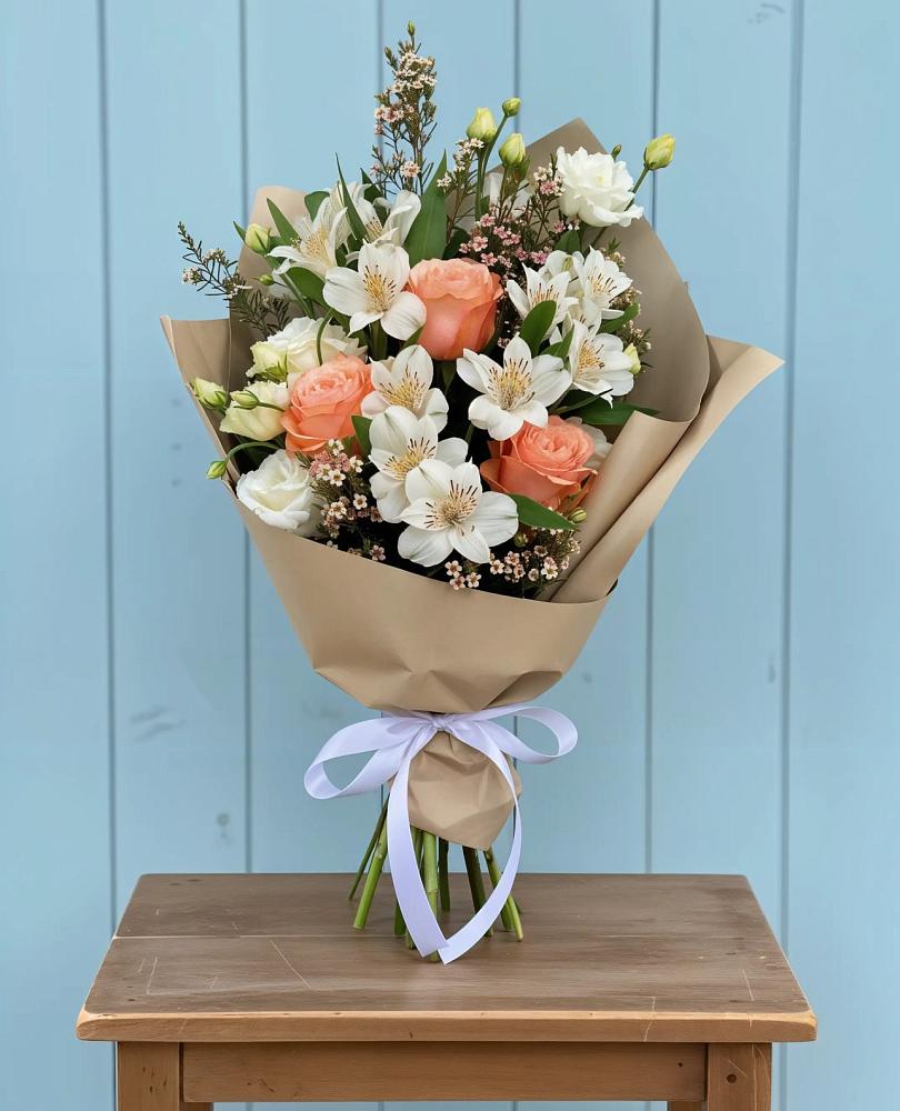 Букет цветов из: Альстромерии, Лизиантусы, Розы и Хризантемы в Чограйском