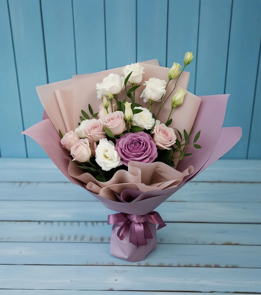 Букет цветов из: Розы и Лизиантусы в Чограйском